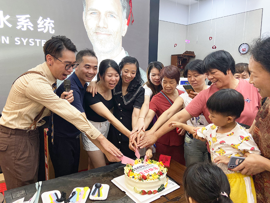 与江门店店庆同日的顾客送上生日祝福